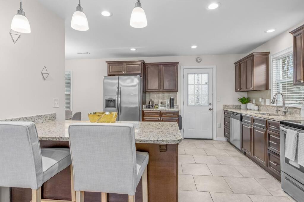 Family Style 5Br Home Mins From Buckroe Beach Hampton Exterior photo